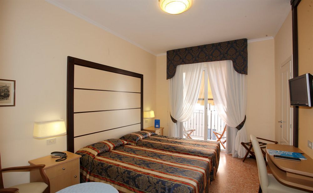 B&B Hotel Diano Marina Palace מראה חיצוני תמונה